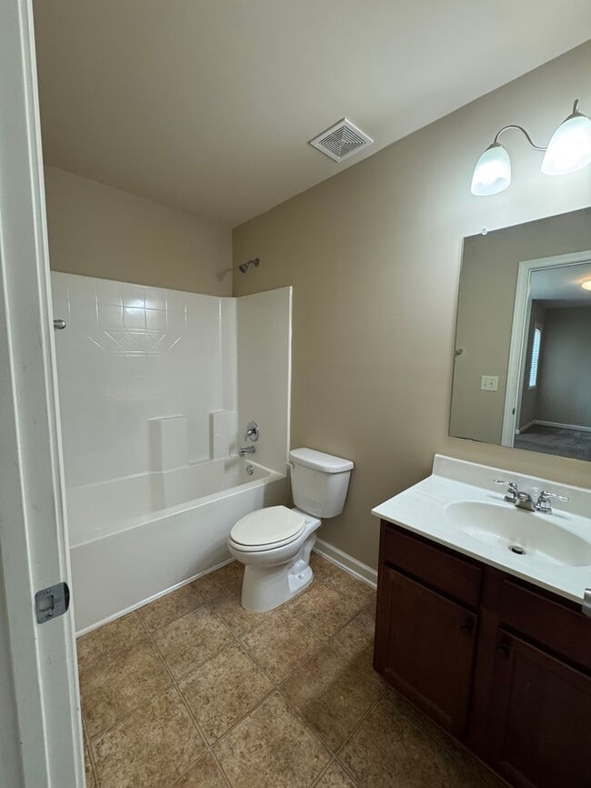 Building Photo - 836 Westmoreland Ln NE