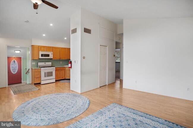 Building Photo - 9 Admiral Dr