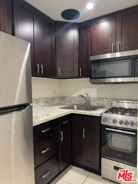 Building Photo - 2400 Vanderbilt Ln