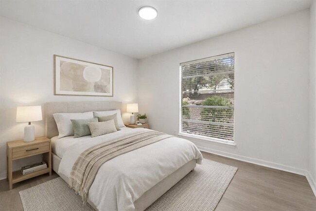 Building Photo - 2204 Toro Canyon Rd