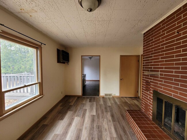 Building Photo - 3 bed 1 Bath Single Family Home in Rothschild