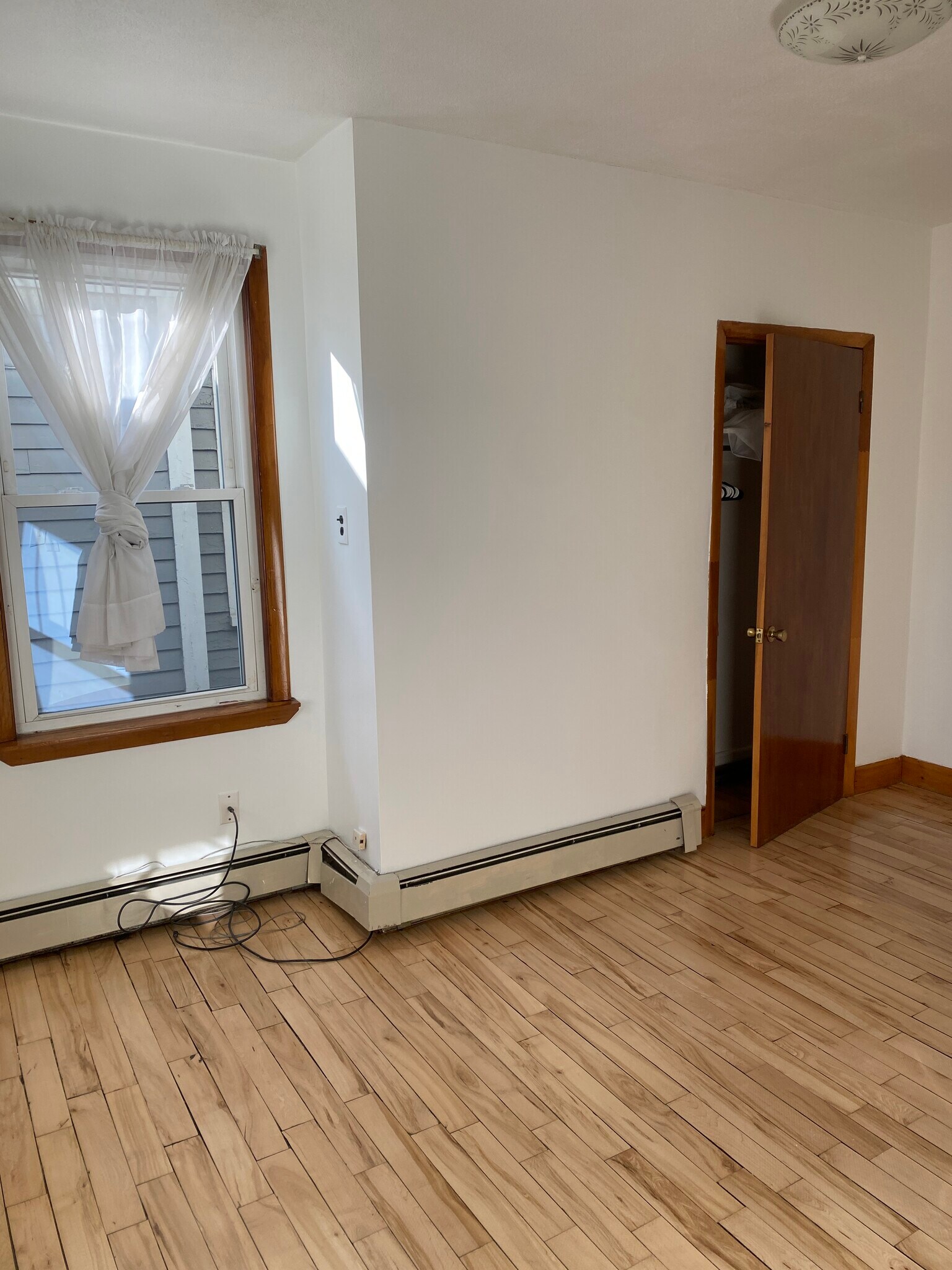 Building Photo - 114 Thorndike St