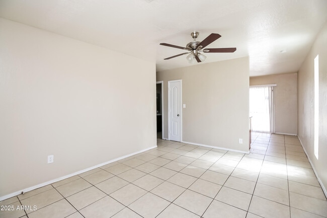 Building Photo - 1629 E Violet Dr