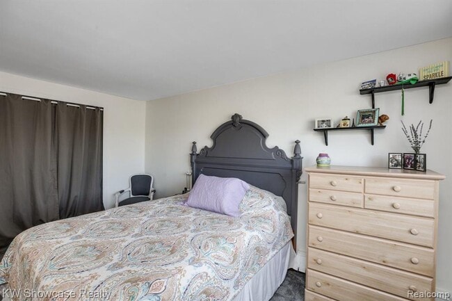 Building Photo - 2 Bed townhouse with Gas and water included!