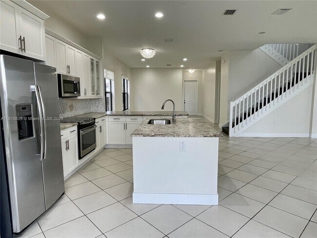 Building Photo - 3316 W 98th Pl