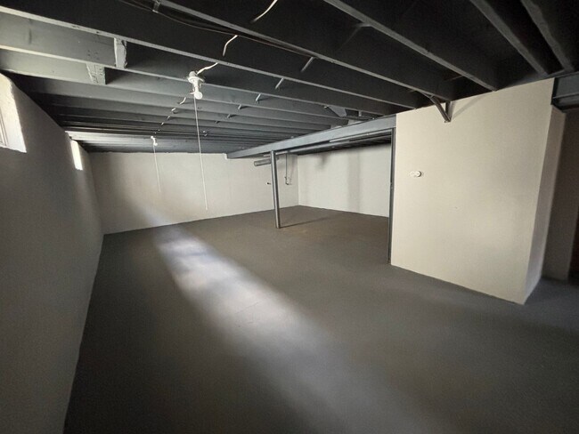 Building Photo - Section 8 welcome