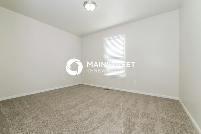 Building Photo - 3 Bedroom Pet-Friendly Home in INDEPENDENCE, MO with Main Street Renewal