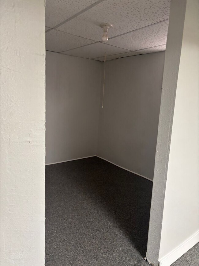 Building Photo - 624 N Lewis Ave