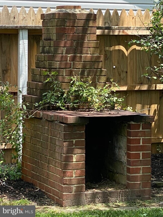 Building Photo - 1009 Tyler Ave