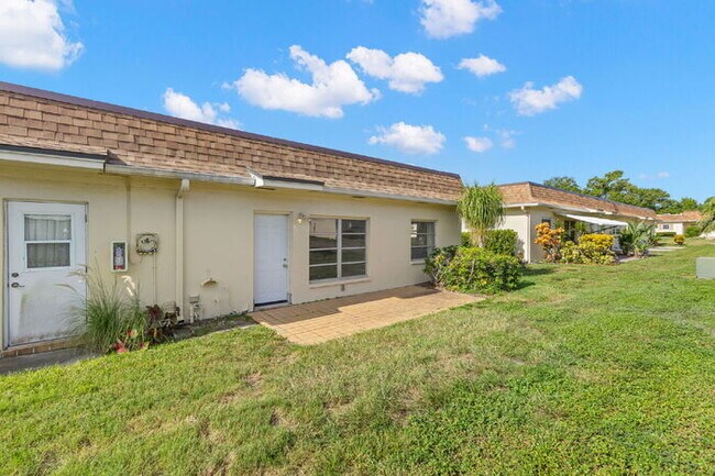 Building Photo - "Spacious 2-Bed, 2-Bath Condo Oasis in Prime Clearwater Location – 55+ COMMUNITY
