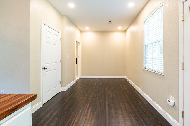 Building Photo - 7211 Remagen Ln