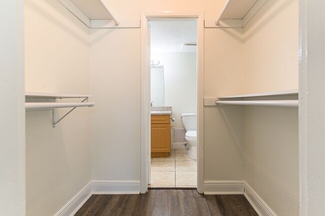 Building Photo - Desirable Location - 2-bed 2-bath Condo 5 ...