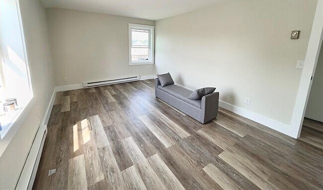 Building Photo - 36 E Bowery St