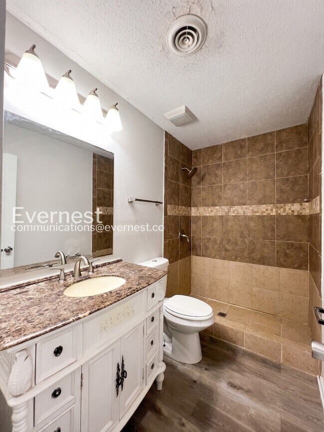 Building Photo - 3-Bed/2-Bath Home with Patio/Available Now!