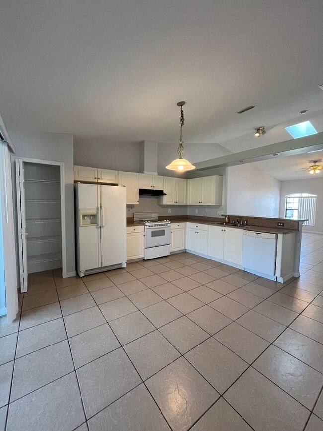 Building Photo - THIS WONT LAST LONG!!!! 3/2 ALL TILE!!!