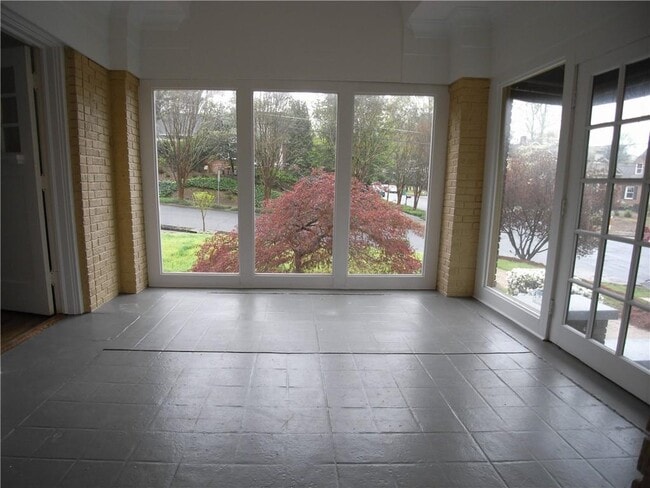 Building Photo - 1200 Stillwood Dr NE
