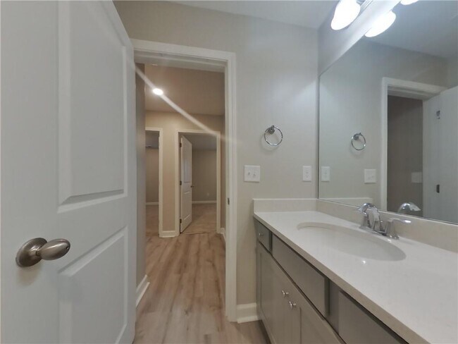 Building Photo - 123 E Rdg Wy