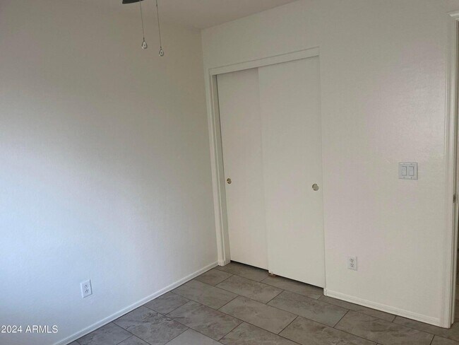 Building Photo - 1333 S 220th Dr