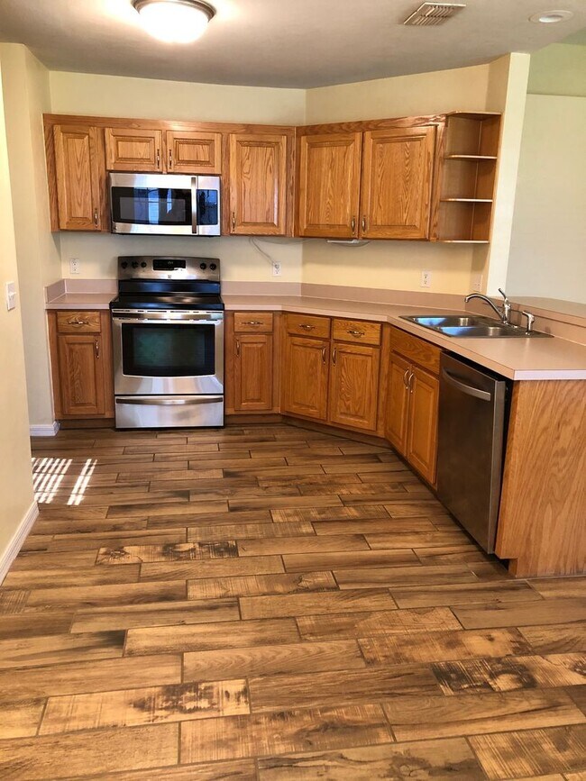 Building Photo - Sub-Lease - Great Home in New Town 1894 lo...