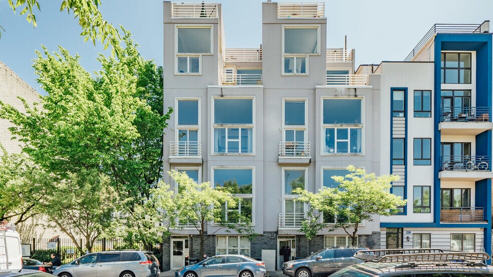 Building Photo - 130 Scholes St