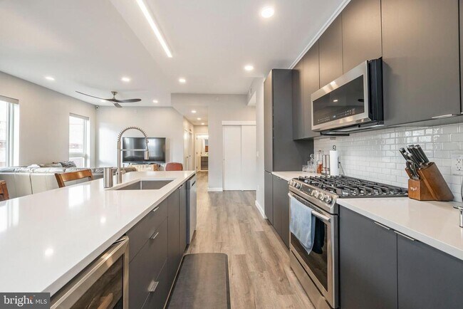 Building Photo - 1501 N 31st St