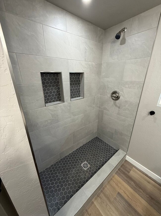 Building Photo - Fully Renovated- 4 bedroom 2 bathroom home