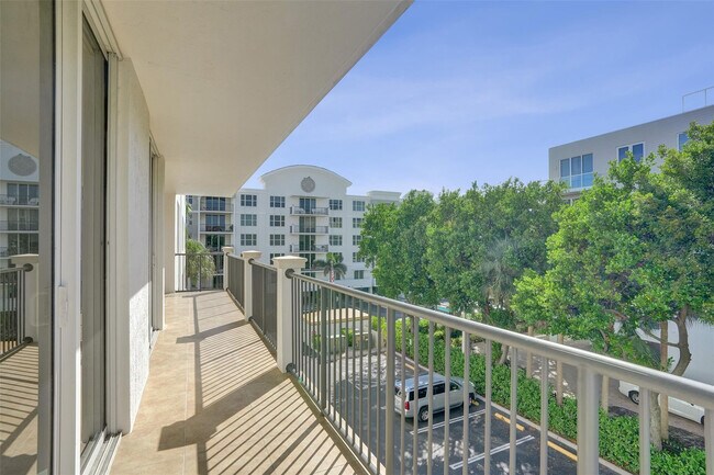 Building Photo - 101 S Ocean Dr