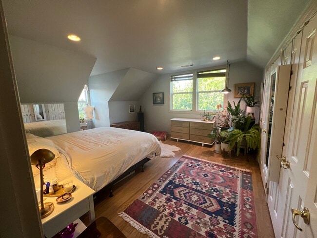 Building Photo - 923 Bellview Ave