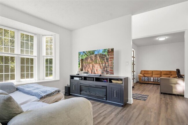 Building Photo - 717 Lantern Pl