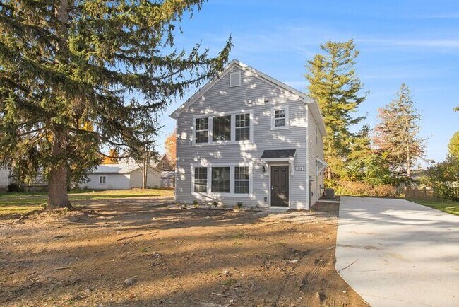 Building Photo - 234 S Grand Ave