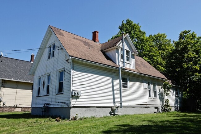 Building Photo - 257 Alphonse St