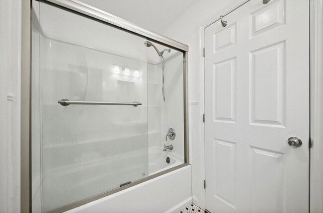 Building Photo - 259 Pine St