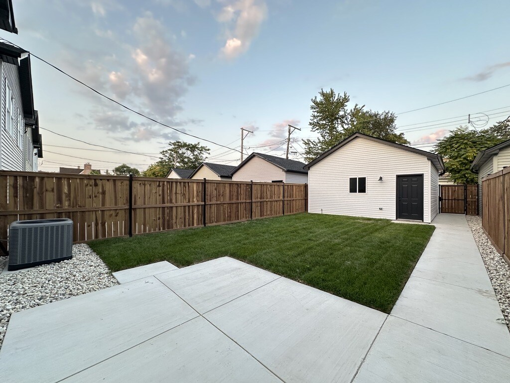 Building Photo - 549 N Springfield Ave