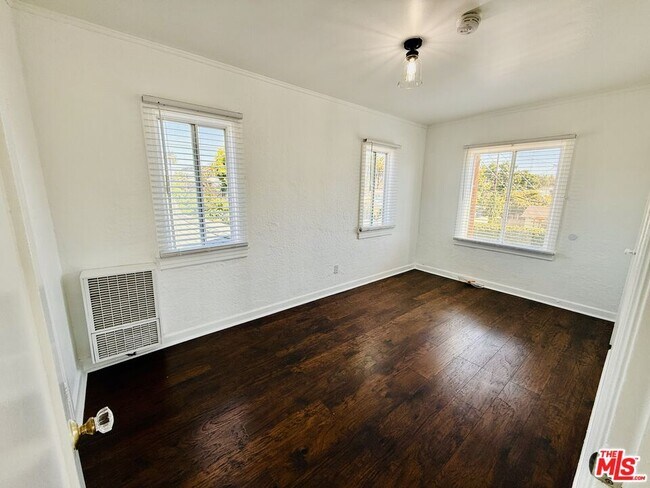 Building Photo - 3883 S Gramercy Pl