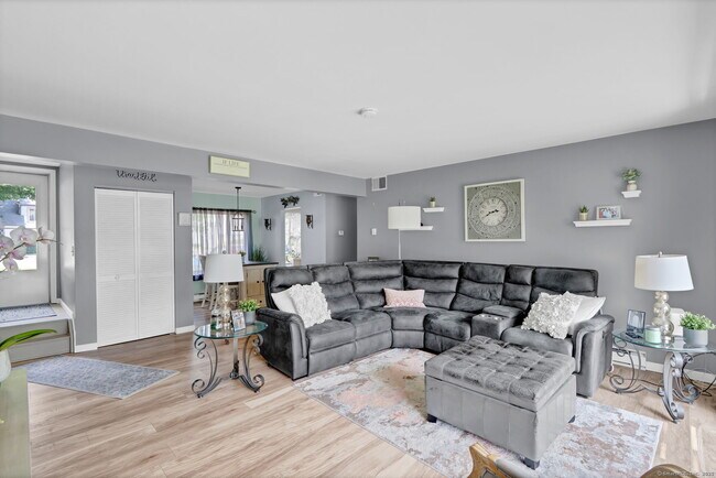 Building Photo - 39 Candlewood Dr