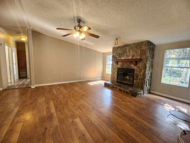 Building Photo - 3 Bed 2 Bath  FENCED land w/ Workshop 3 Miles from WEC!