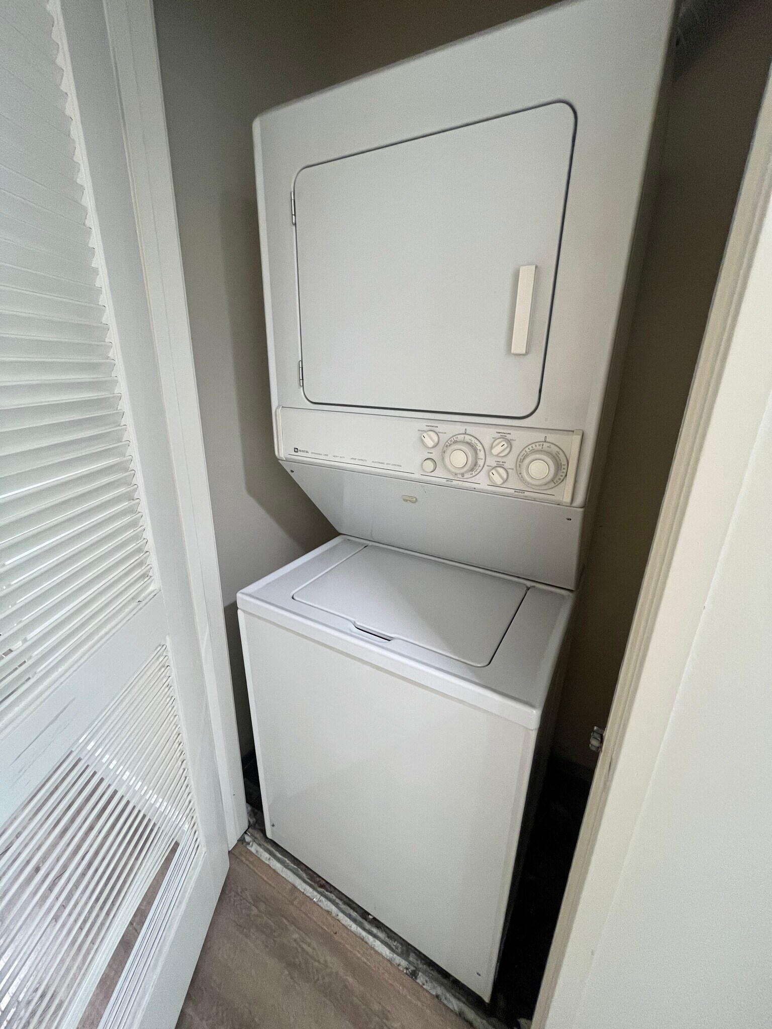 laundry - 522 N Jackson St