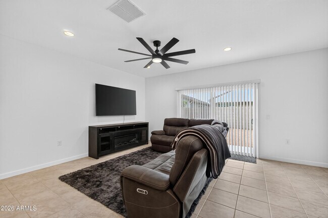 Building Photo - 1823 W Sombra Ave