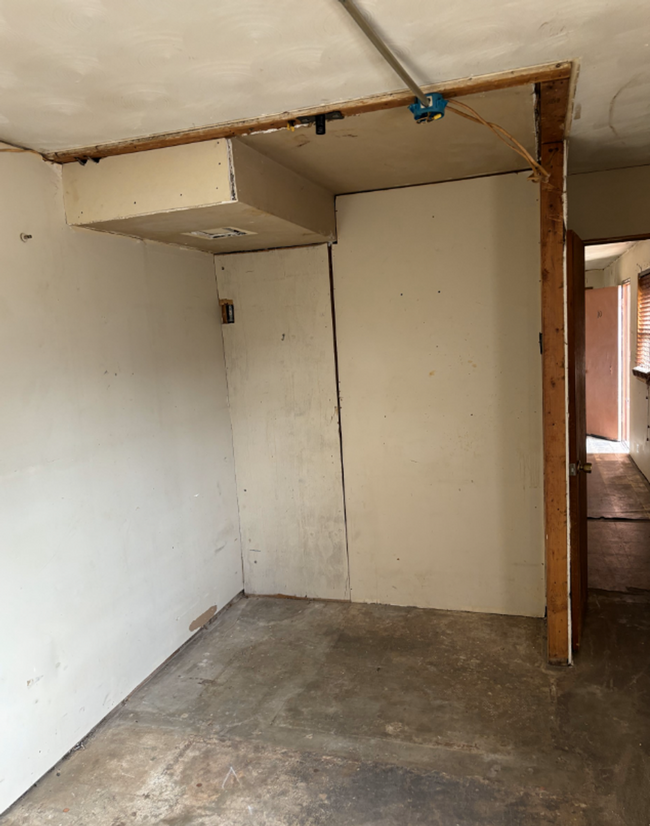 Building Photo - $650/Month $650/Deposit