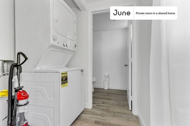 Building Photo - Room in Shared 5 bed/7 bath home