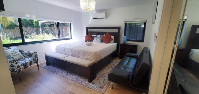 Building Photo - 2009 Admirals Way