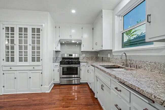 Building Photo - Charming 2-Bedroom Back House in Prime Pasadena Location