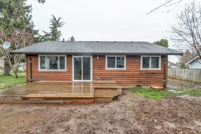 Building Photo - Beautiful, Spacious 4-bedroom home in Ferndale!