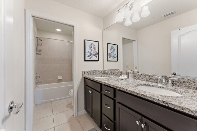 Building Photo - 8914 Zurich Ln