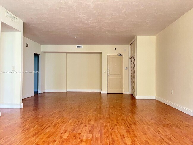 Building Photo - 10185 Collins Ave