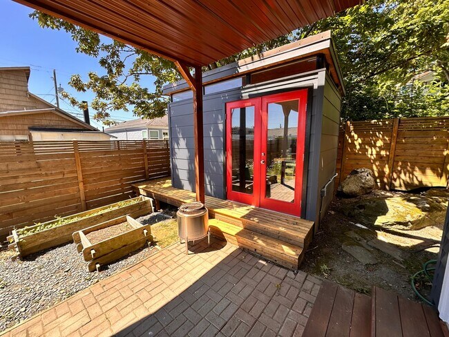 Building Photo - Charming West Seattle Home with Views of P...