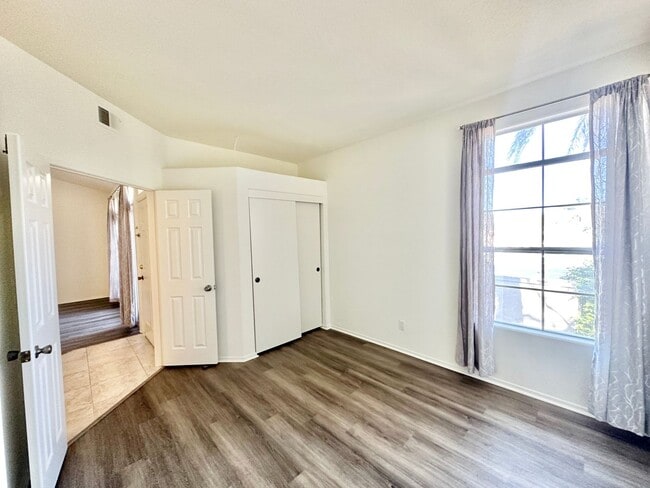 Building Photo - Beautiful Upstairs Condo Unit in the Priva...