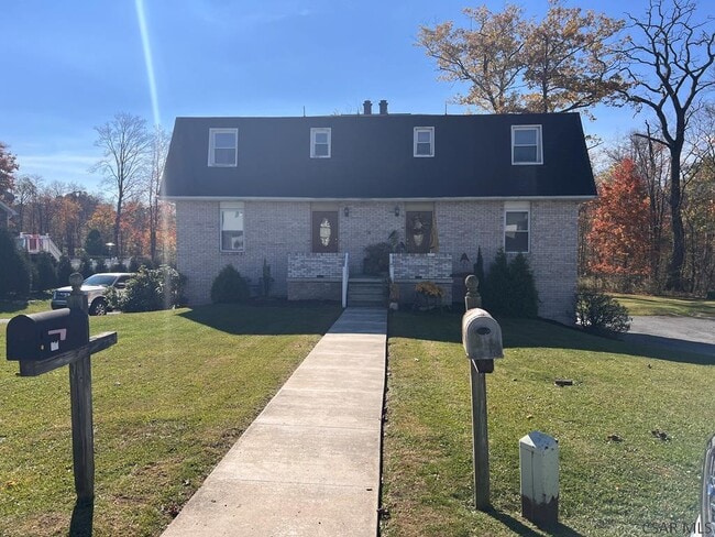 Primary Photo - 120-122 Berkey Dr