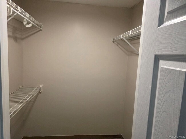 Building Photo - 4 Hudson Heights Dr