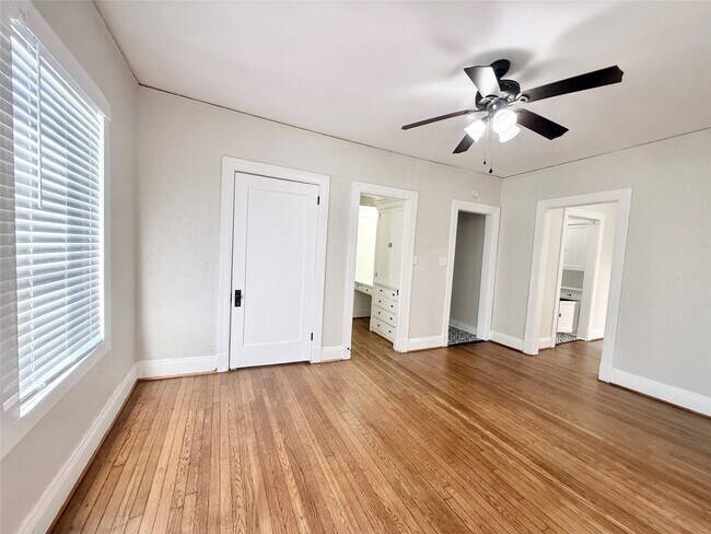 Building Photo - 3920 Fannin St